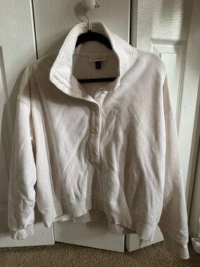 Universal Thread Cream Fleece Pullover Sweatshirt